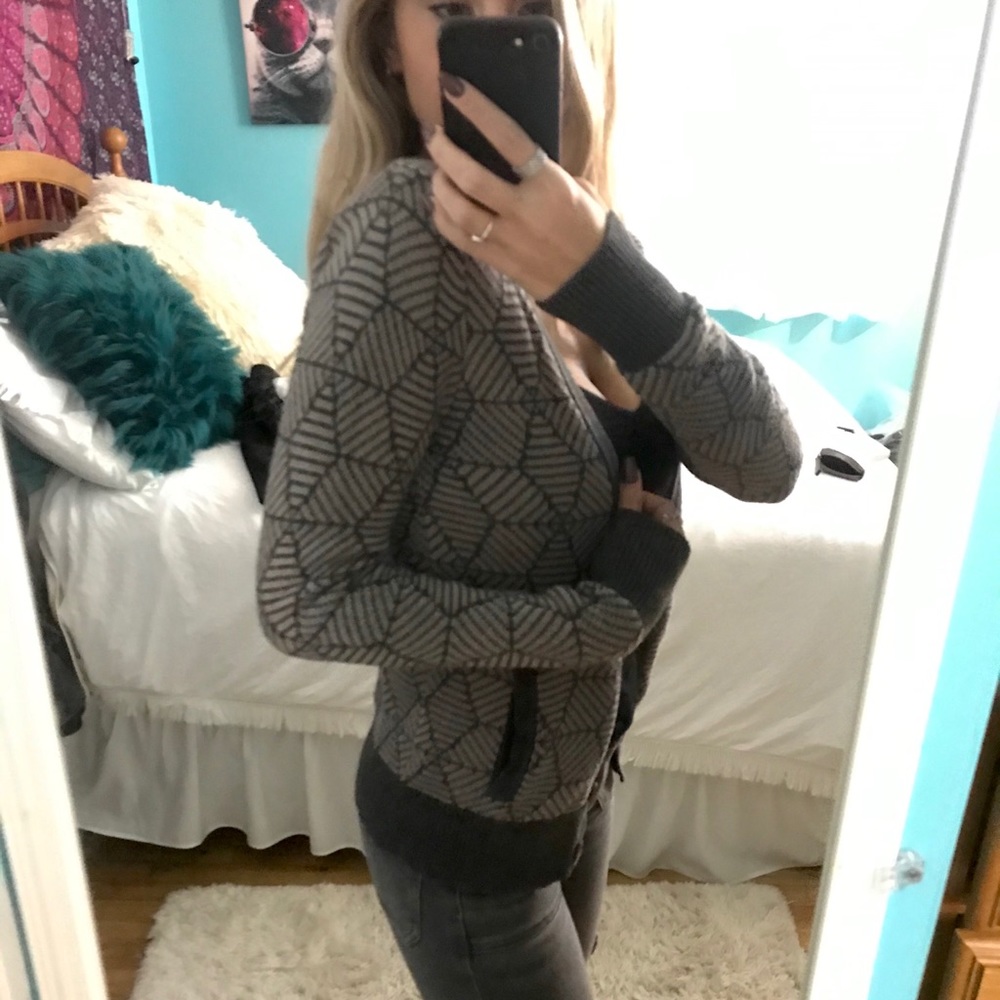 Gray Patterned Cardigan - image 3